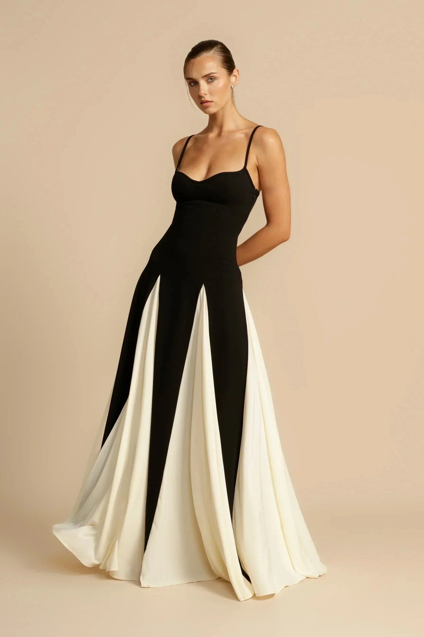 Eva - Elegant Maxi Dress
