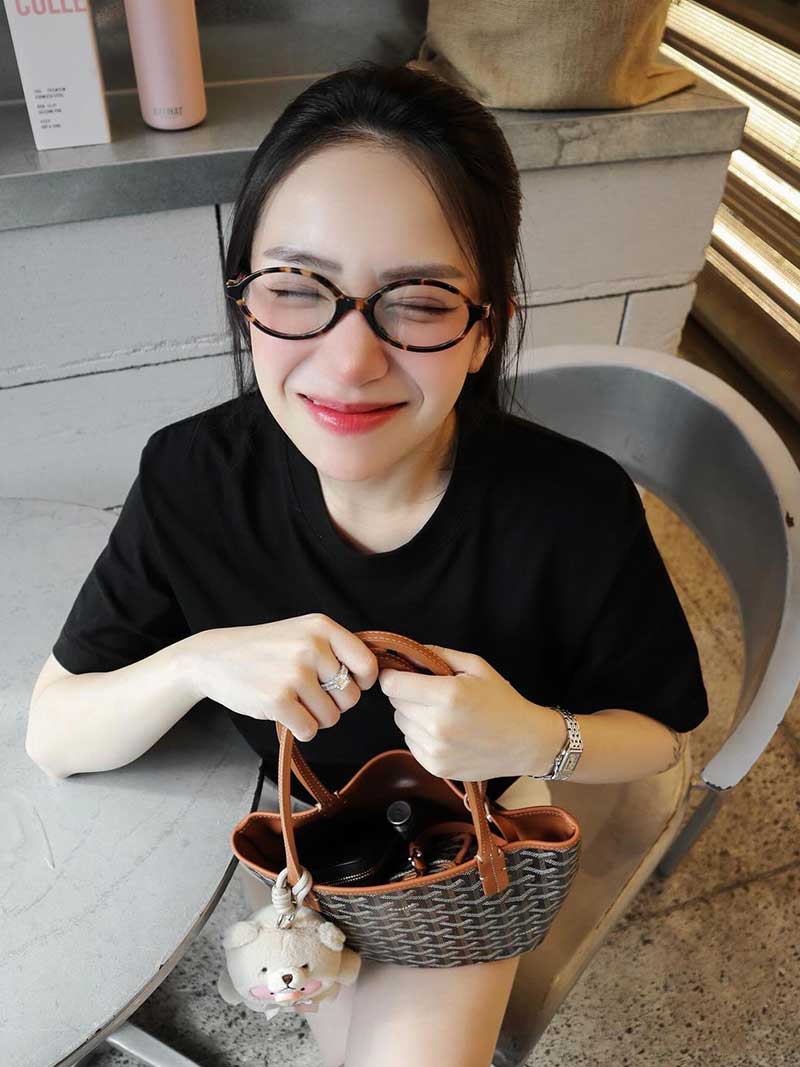Clare - Oval Sunglasses